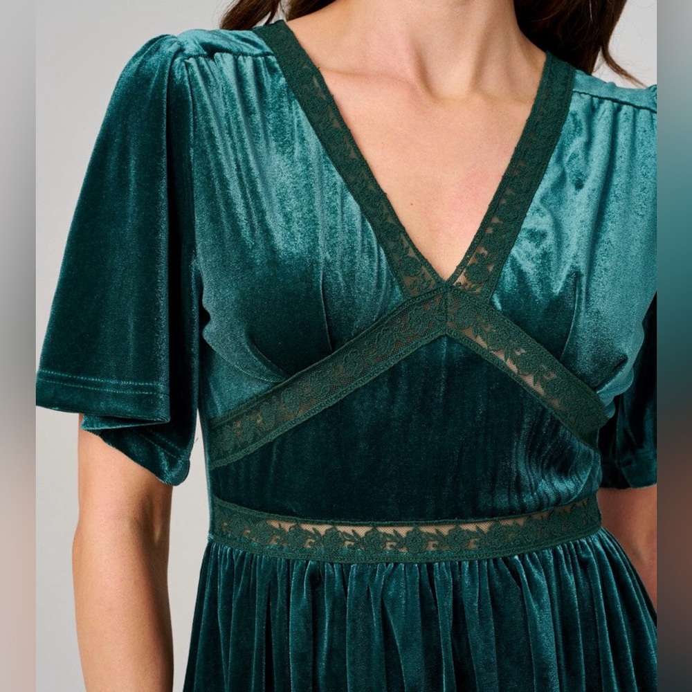 Green Velvet V Neck Lace Midi Dress - Picture 5 of 11